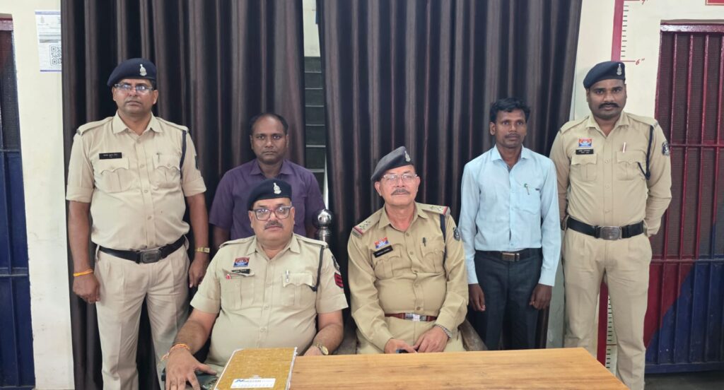 इसाई चंगाई सभा में हिंदू धार्मिक भावनाओं को ठेस पहुंचाने वालों के विरुद्ध कोतवाली पुलिस की सख्त कार्रवाई, पास्टर सहित दो आरोपियों के विरुद्ध कार्यवाही कर भेजा गया जेल